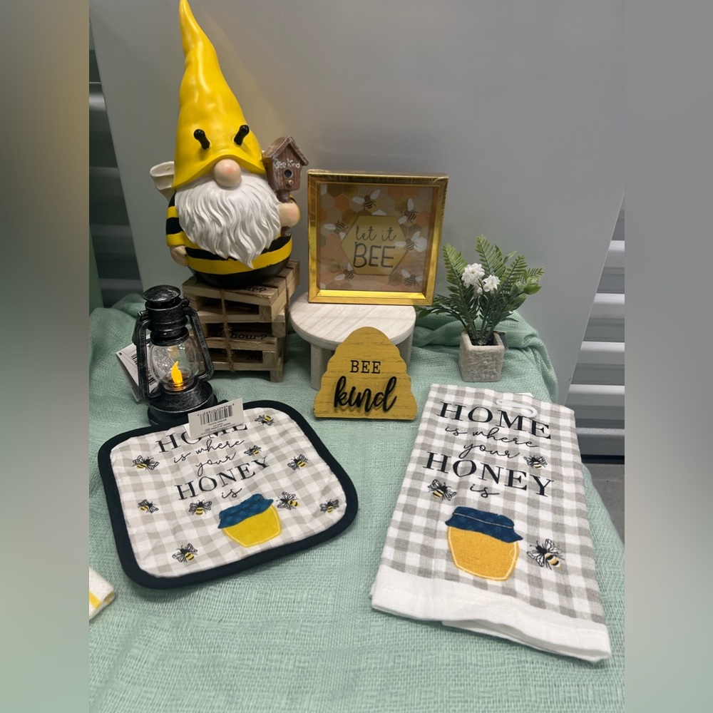 BEE kitchen decor set 4PCs